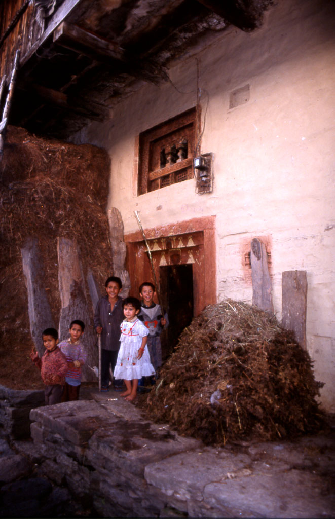 Děti ve vesnici Vashisht