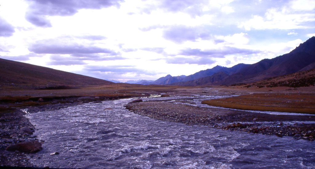 Řeka v údolí Nimaling